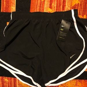 NWT Nike dri-fit black shorts - size Small